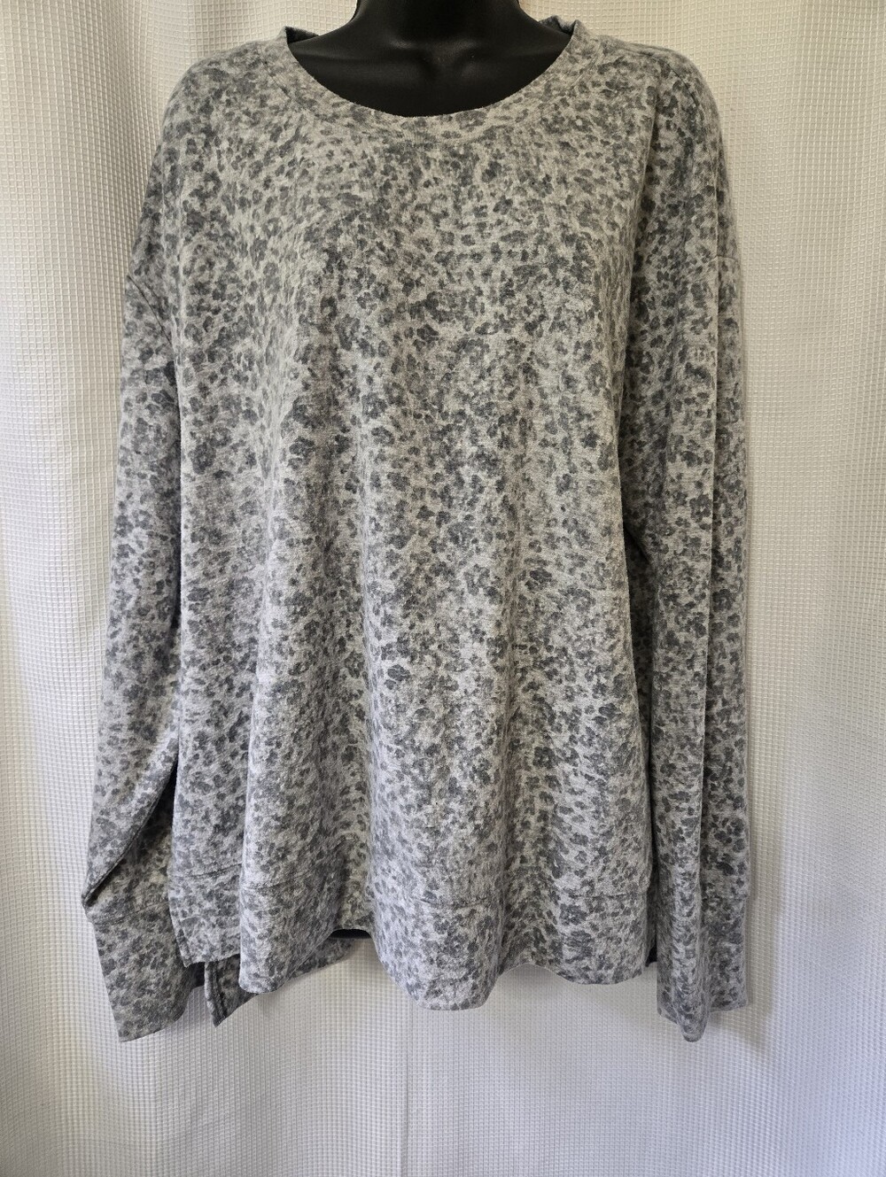 Womens Gray Patterned Crewneck Sweater